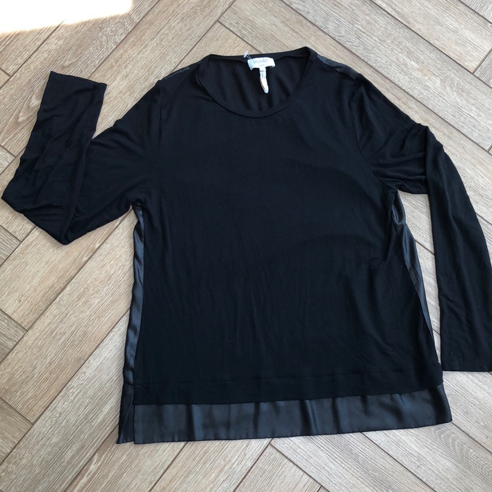 Laundry by Shelli Segal black long sleeve tee with satin back.